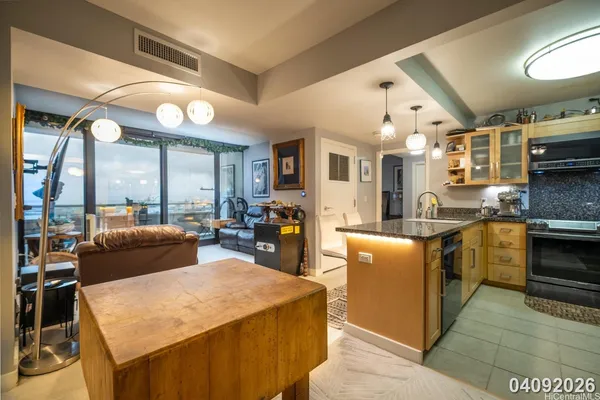 $4,200 | 600 Queen Street, Unit 2208, Honolulu, HI 96813