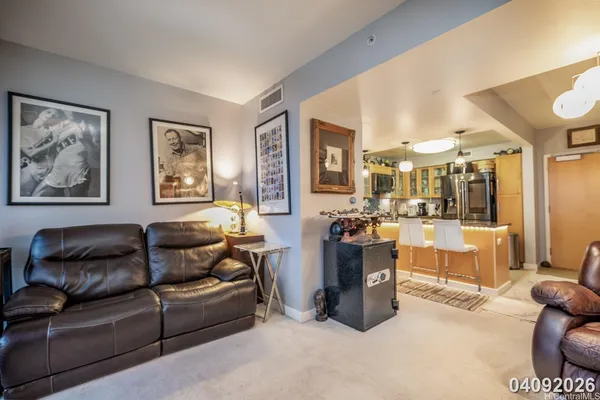 $4,200 | 600 Queen Street, Unit 2208, Honolulu, HI 96813