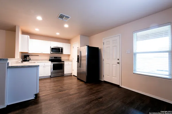 $1,645 | 7114 Lunar Eclipse, Converse, TX 78109