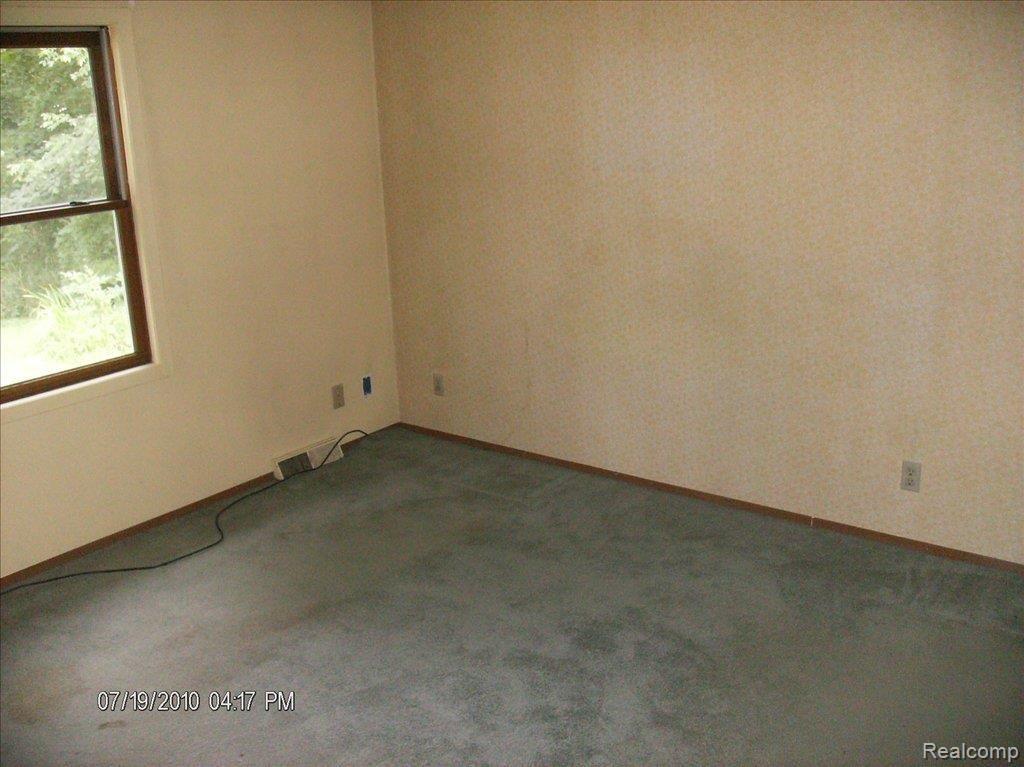1635 North Hacker Road Howell, MI 48843 - Photo 10 of 17 HPIM2396