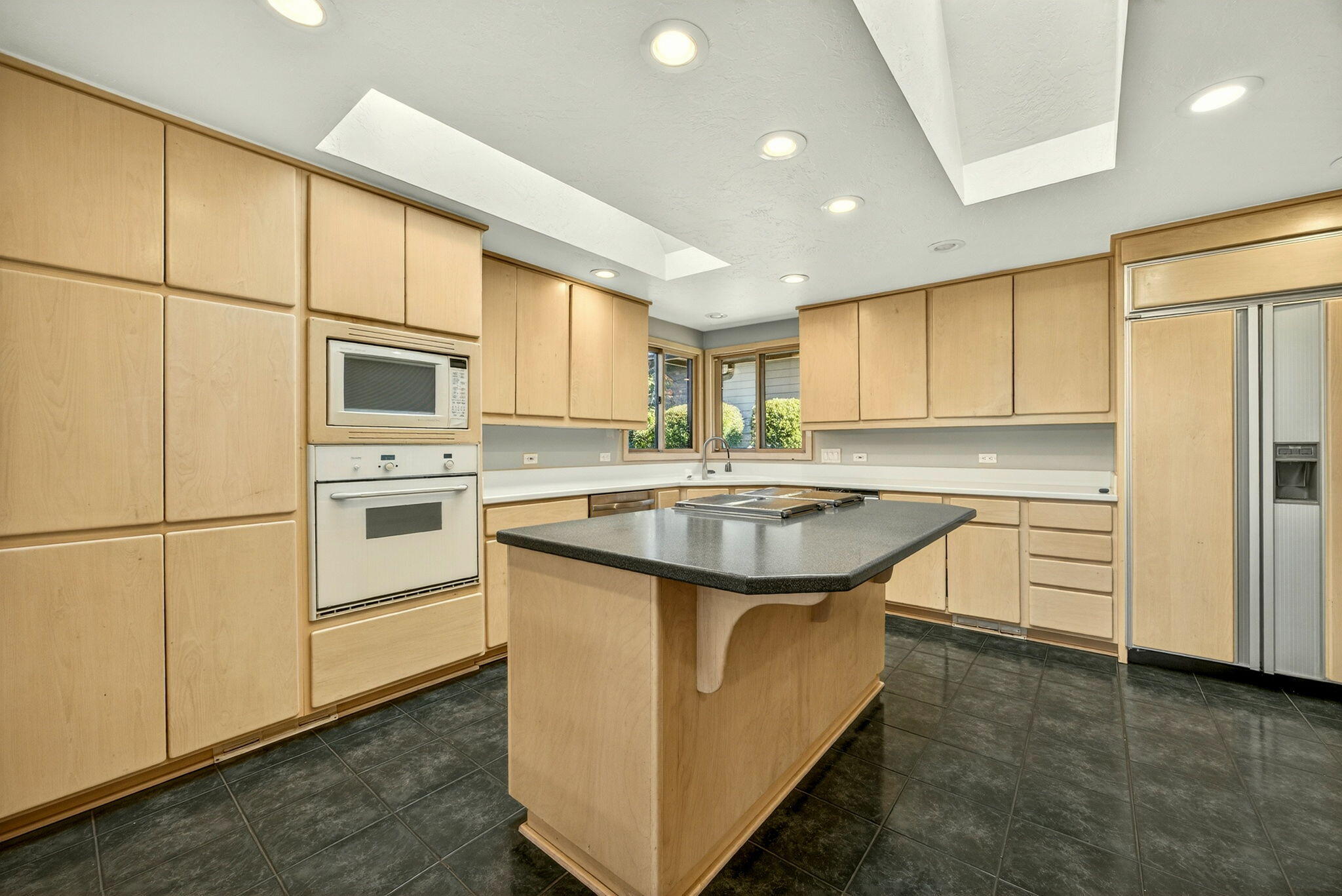 6023 Hillcrest Road Medford, OR 97504 - Photo 15 of 74 K 2