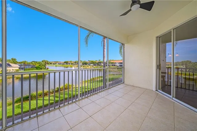 a view of a terrace with hardwood floor and city view