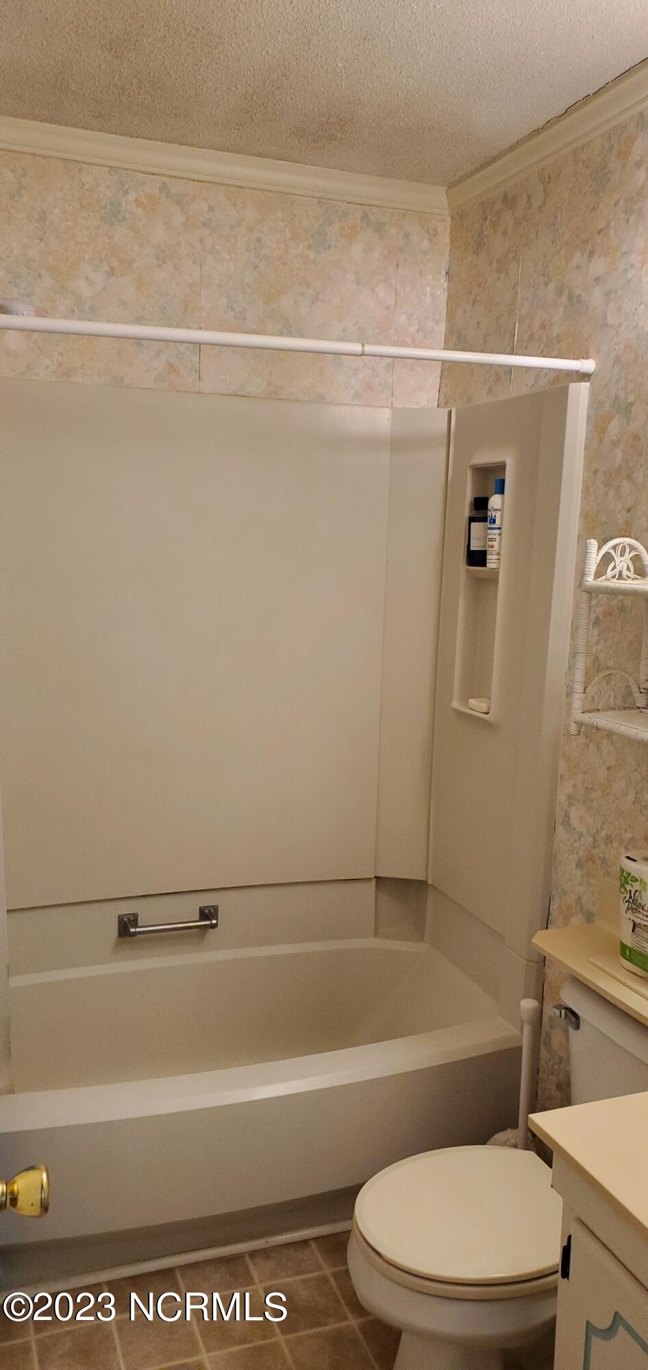 301 Commerce Way, Unit 346 Atlantic Beach, NC 28512 - Photo 25 of 36 Hall bath