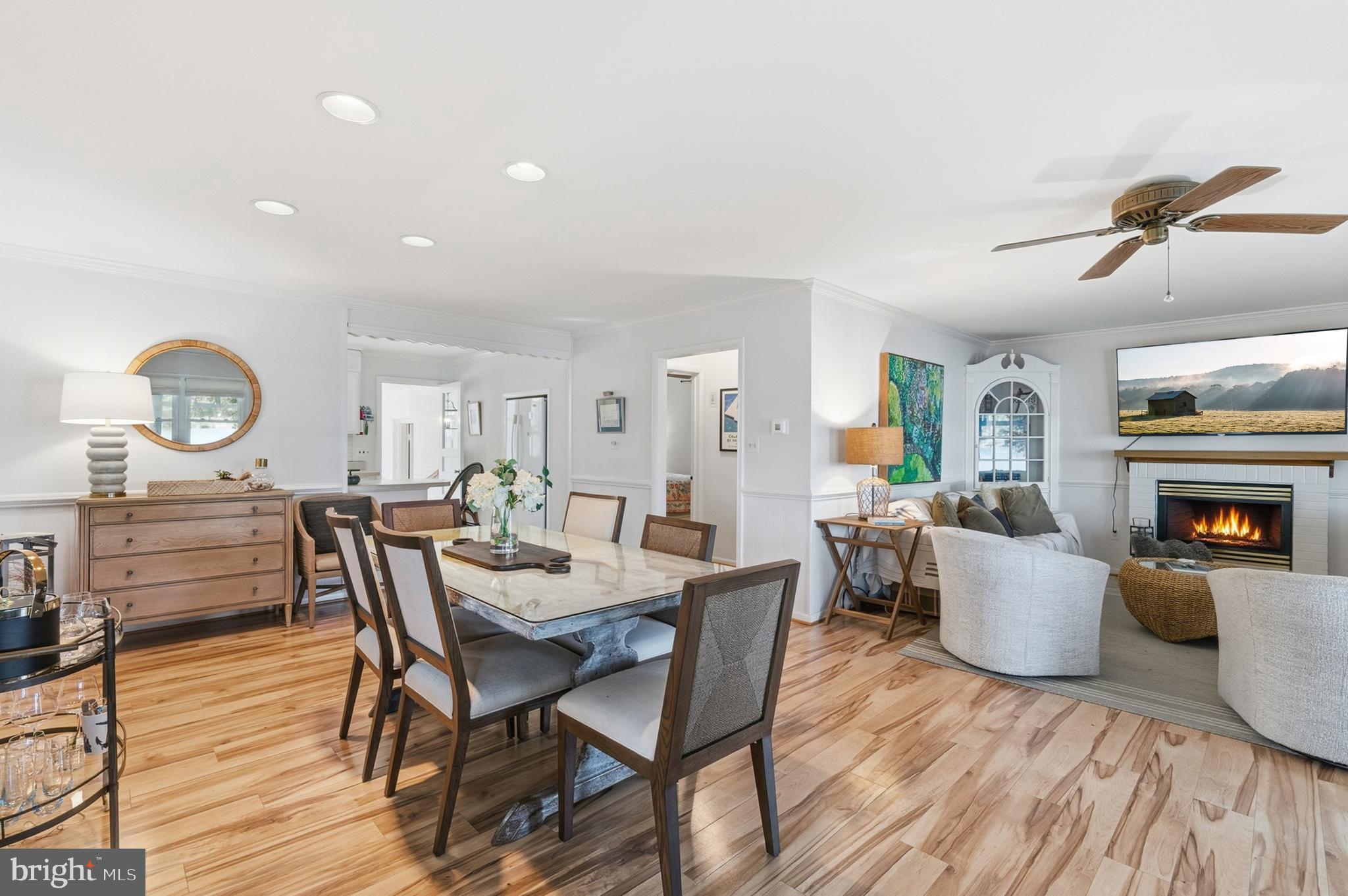 24318 Oakwood Park Road St. Michaels, MD 21663 - Photo 17 of 44 Living/Dining Area