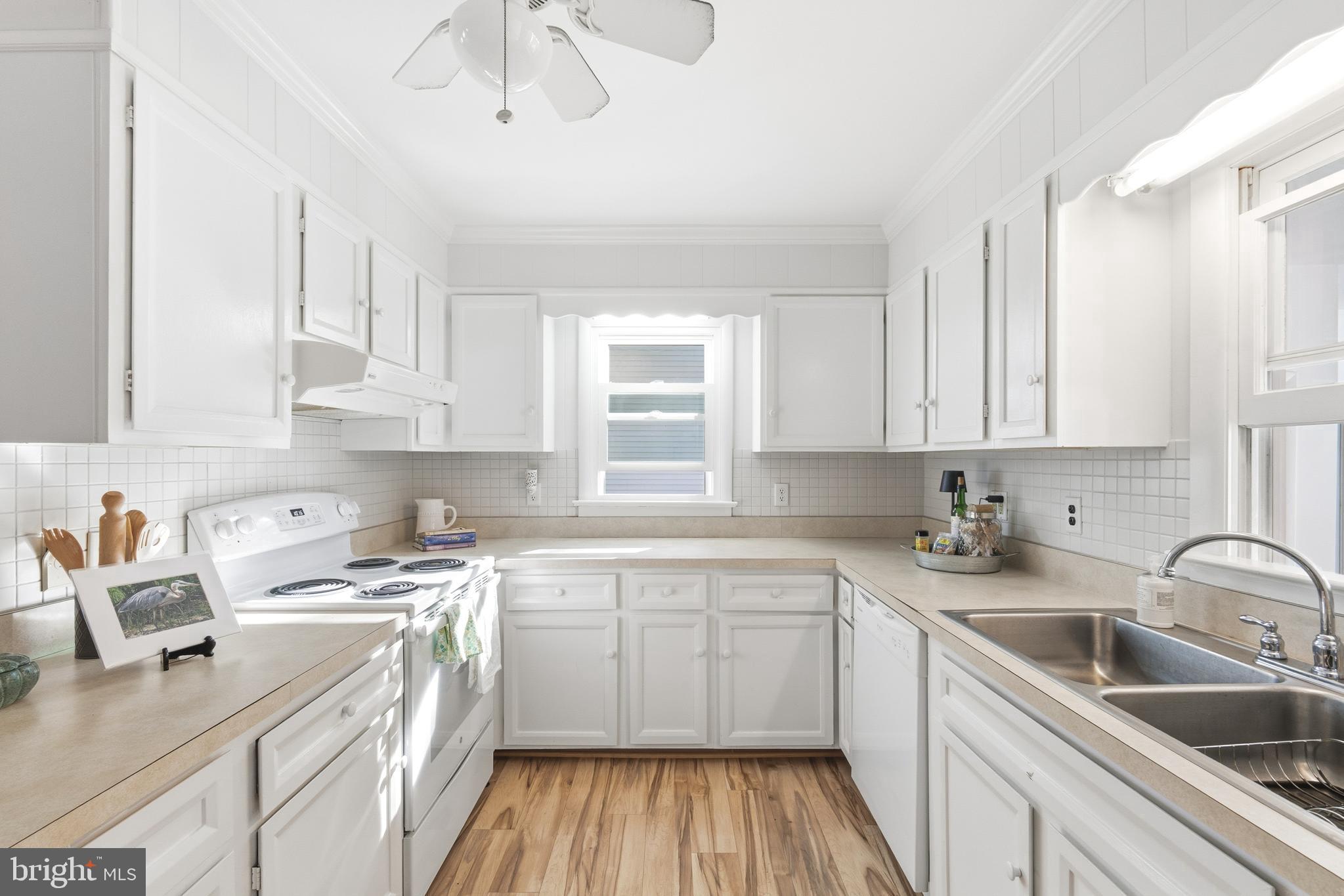 24318 Oakwood Park Road St. Michaels, MD 21663 - Photo 19 of 44 Kitchen