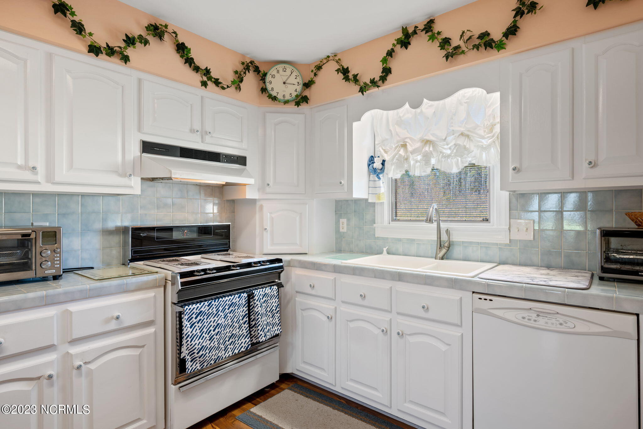 689 Lake Road Hertford, NC 27944 - Photo 12 of 51 Kitchen