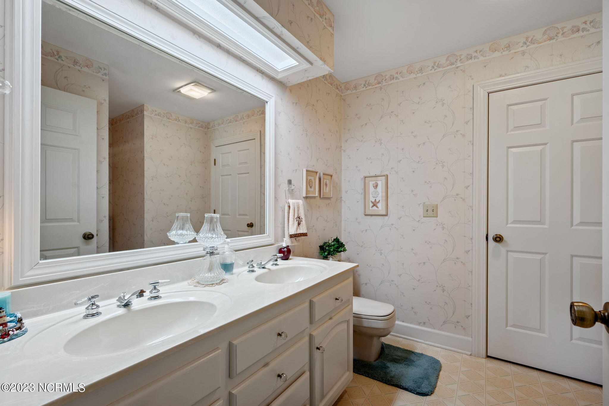 689 Lake Road Hertford, NC 27944 - Photo 21 of 51 Hall Bath