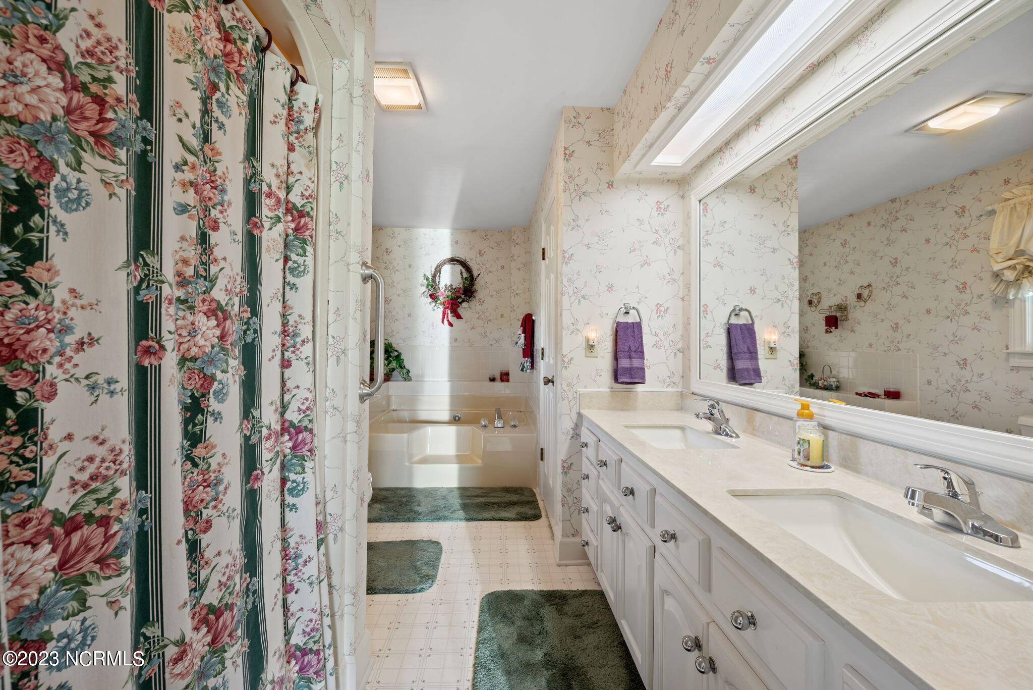 689 Lake Road Hertford, NC 27944 - Photo 30 of 51 Ensuite Bath