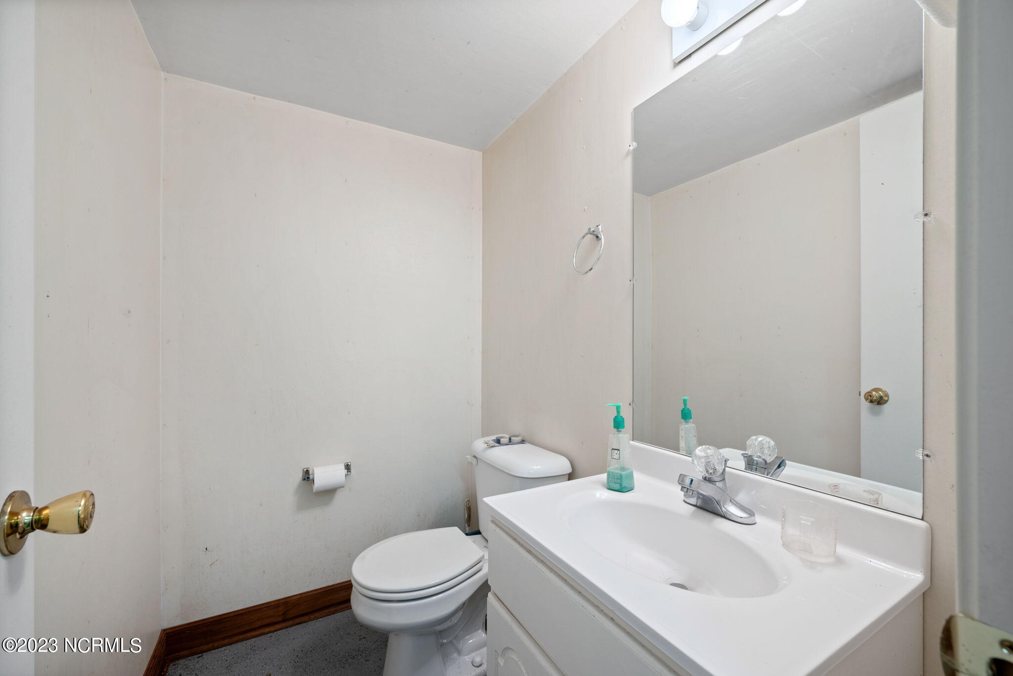689 Lake Road Hertford, NC 27944 - Photo 36 of 51 1/2 Bath in Shop