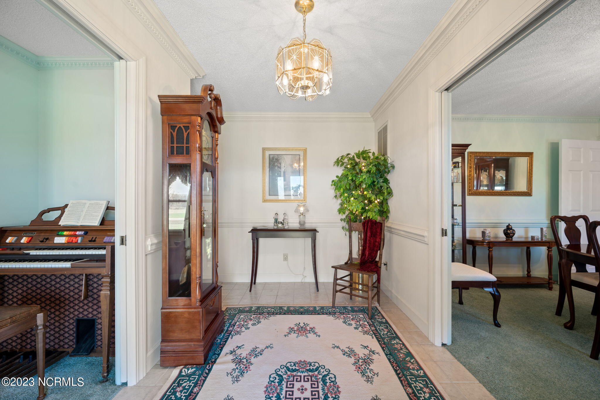 689 Lake Road Hertford, NC 27944 - Photo 5 of 51 Foyer