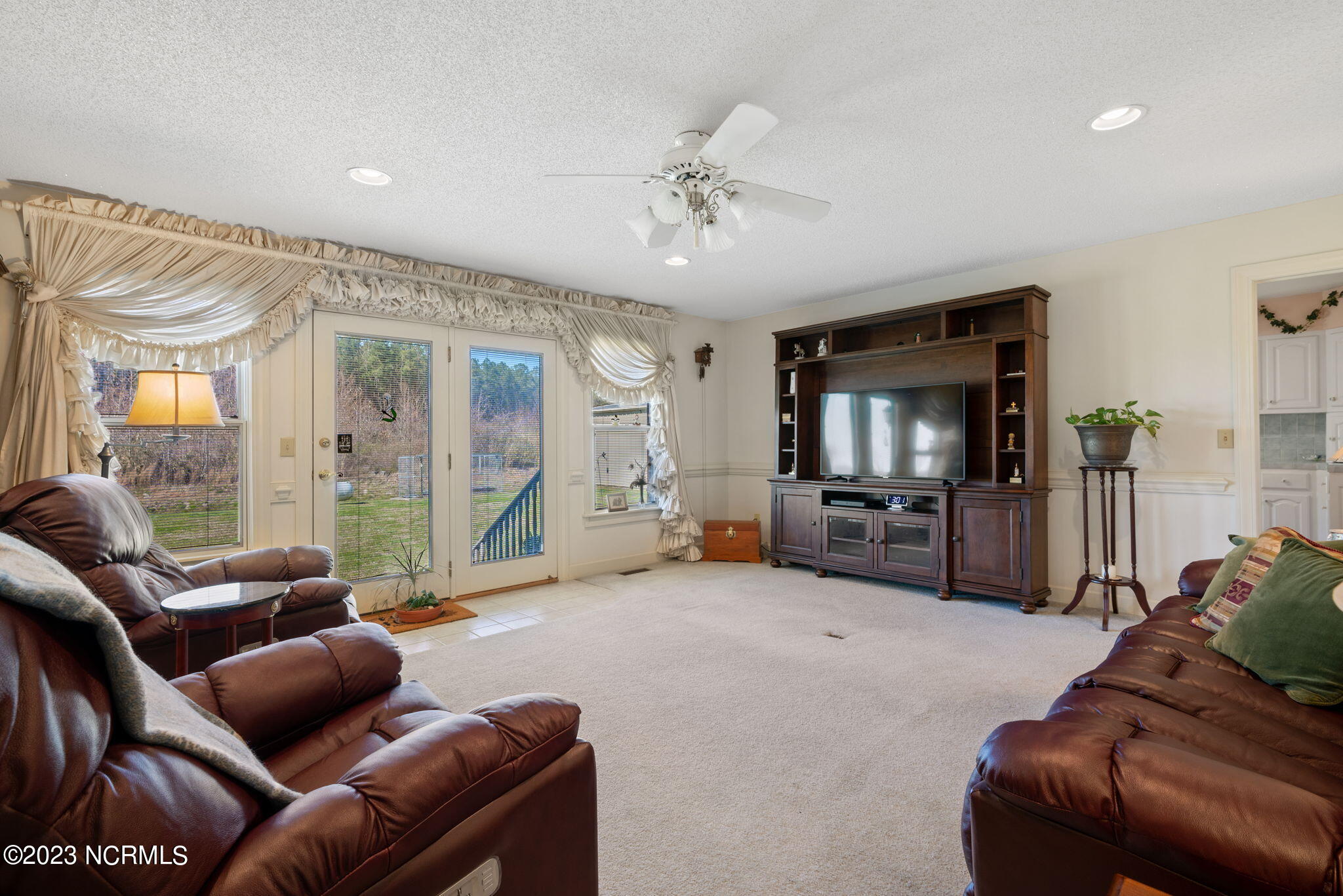 689 Lake Road Hertford, NC 27944 - Photo 9 of 51 Den