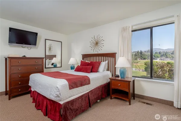 $1 | 1 Tennis 655-i2, Manson, WA 98831