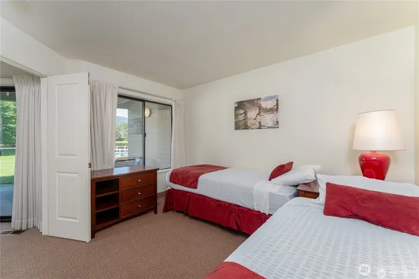 $1 | 1 Tennis 655-i2, Manson, WA 98831