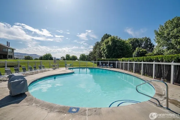 $1 | 1 Tennis 655-i2, Manson, WA 98831