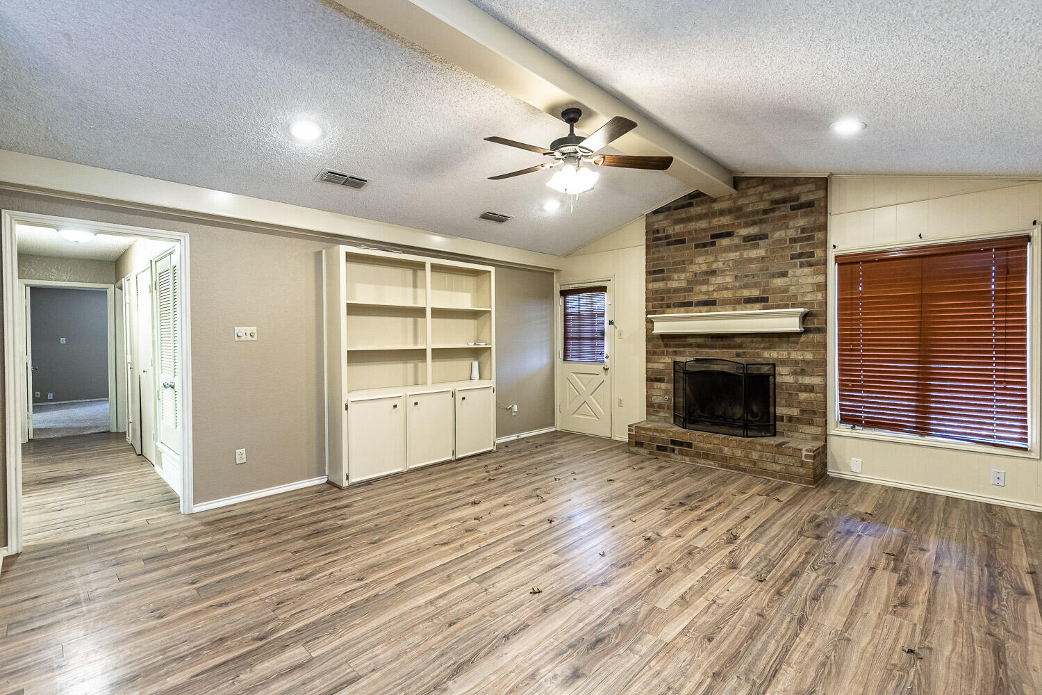 5809 2nd Street Lubbock, TX 79416 - Photo 3 of 17 Living Room