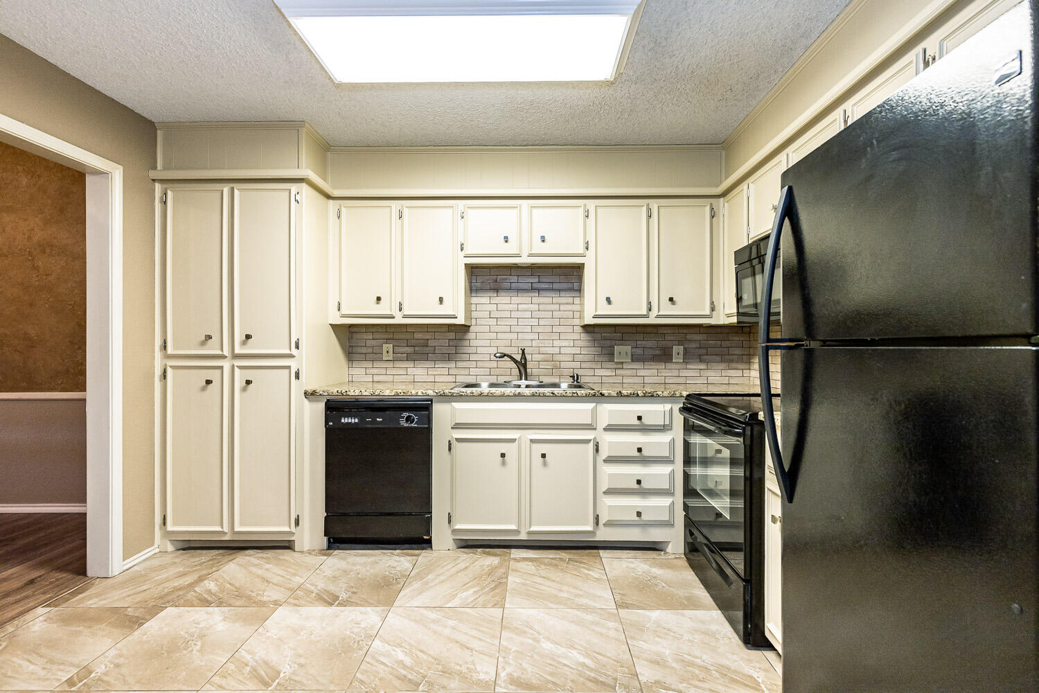 5809 2nd Street Lubbock, TX 79416 - Photo 6 of 17 Kitchen