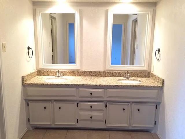 5809 2nd Street Lubbock, TX 79416 - Photo 10 of 17 Primary Bath