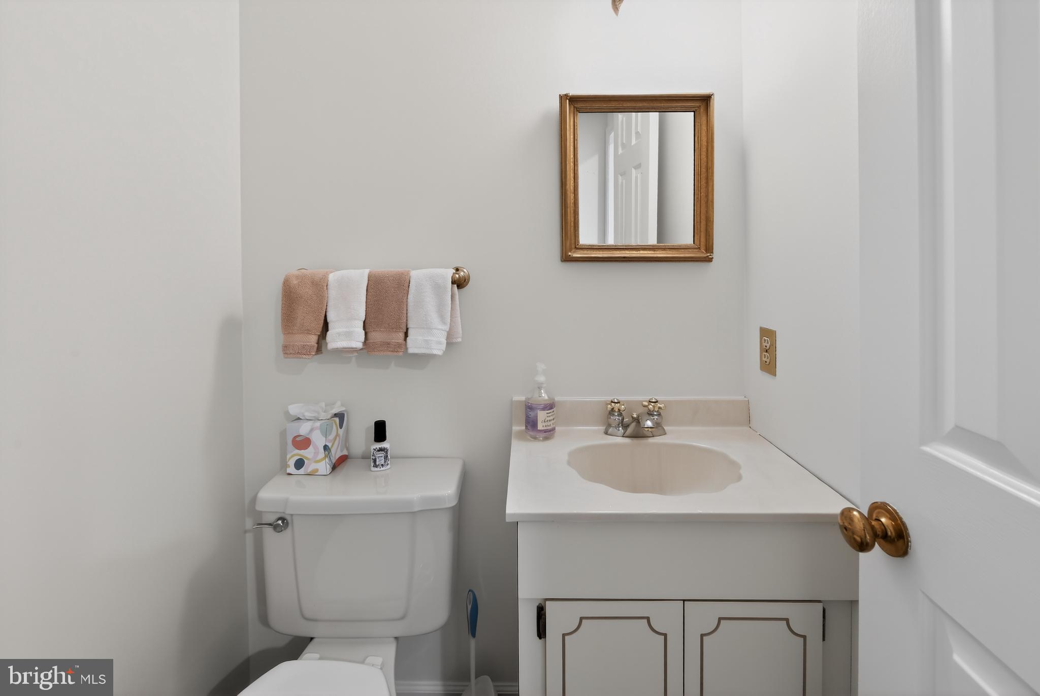 2119 County Line Road Villanova, PA 19085 - Photo 19 of 52 Powder Room