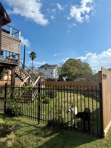 $2,400 | 2221 Coveside, Kemah, TX 77565