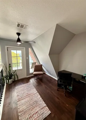 $2,400 | 2221 Coveside, Kemah, TX 77565