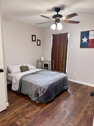 $2,400 | 2221 Coveside, Kemah, TX 77565