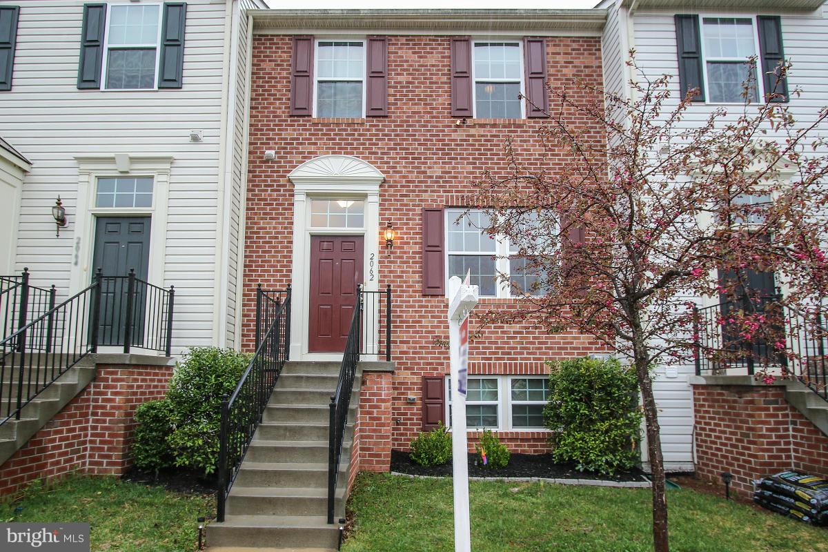 Brick Front TH w/ 3-Level Bumpout