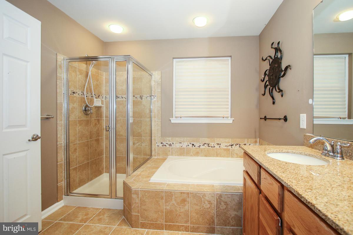 2062 Spring Run Circle Frederick, MD 21702 - Photo 20 of 30 Lux Master Bath w/ Dual Vanity, Soaking Tub & Shwr
