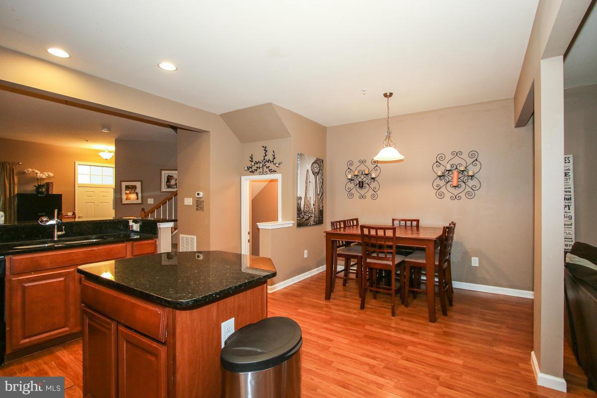 Kitchen w/ Granite, Island & Dining Area