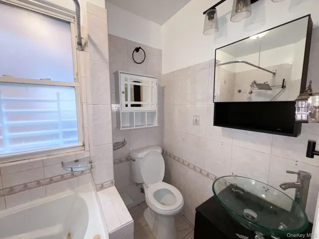 $3,800 | 1718 Melville Street | Van Nest