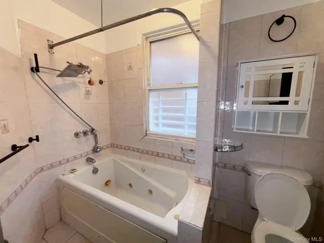 $3,800 | 1718 Melville Street | Van Nest