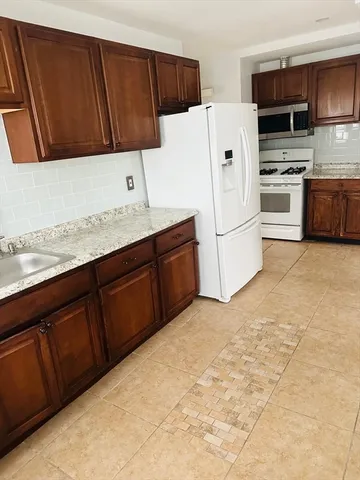 $2,600 | 5 Oxford Park, Unit 1, Revere, MA 02151