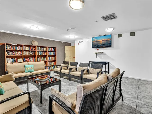 $117,200 | 3990 Northwest 42nd Avenue, Unit 308, Lauderdale Lakes, FL 33319