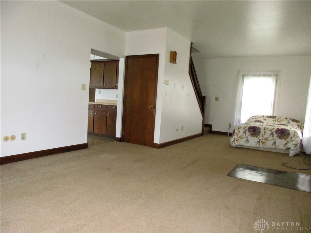 9132 Barnes Road Clayton, OH 45315 - Photo 20 of 48 Living rm view 2