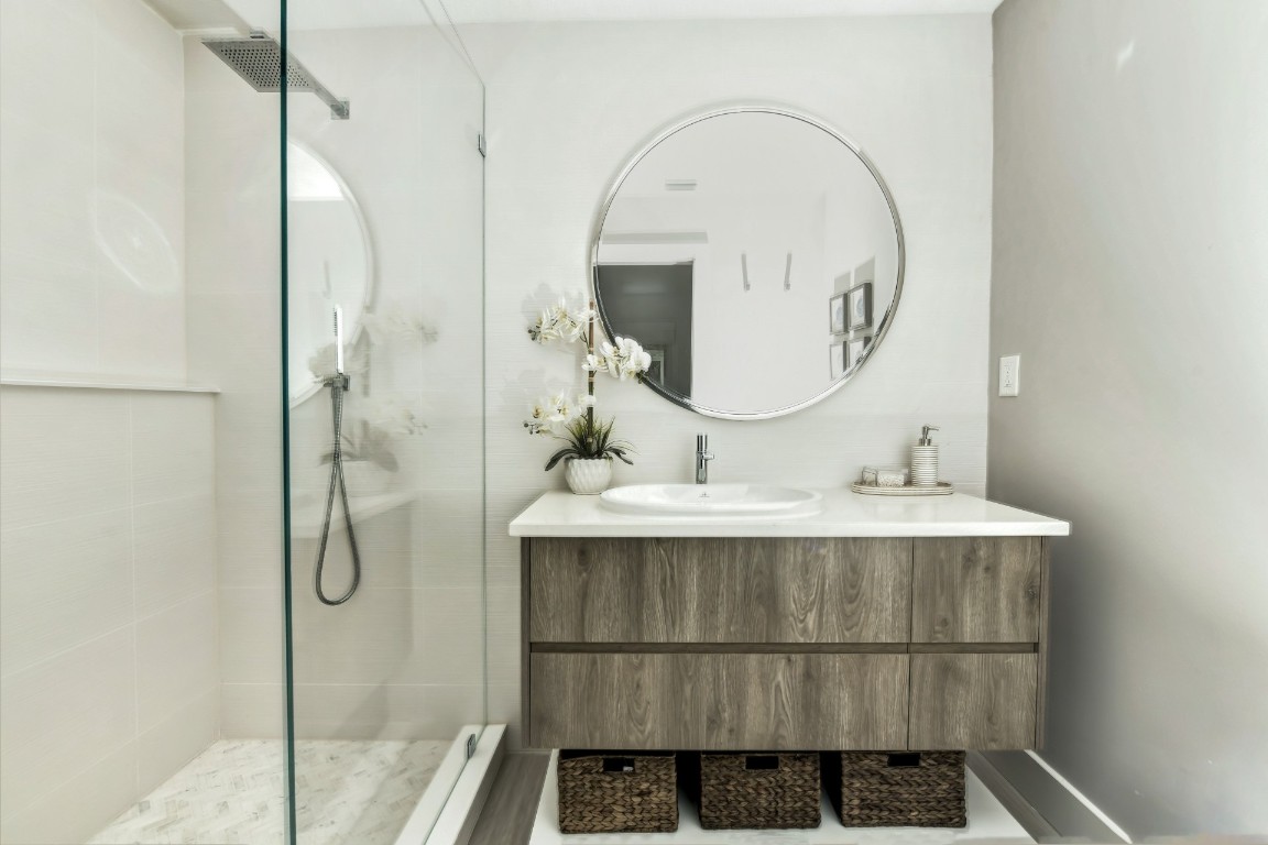 3422 Sea Marsh Road Fernandina Beach, FL 32034 - Photo 33 of 42 a bathroom with a sink and a mirror