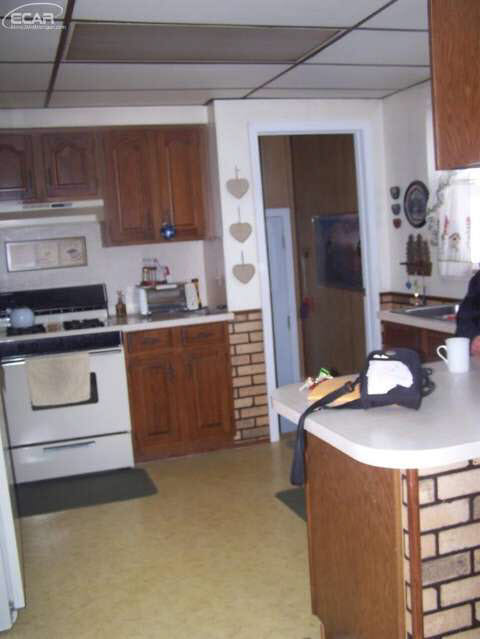 1085 East Judd Road Burton, MI 48529 - Photo 18 of 26 20428433-17.JPG