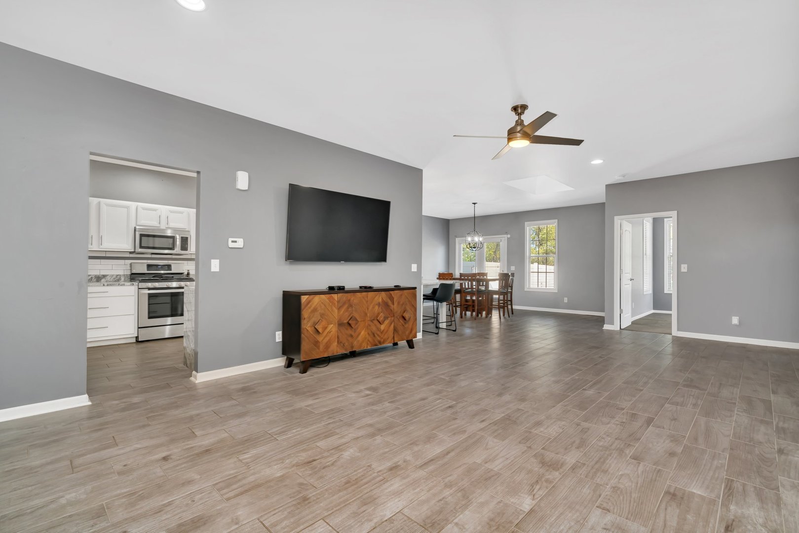 1801 Red Willow Road Morris, IL 60450 - Photo 2 of 29 a living room with furniture and a flat screen tv