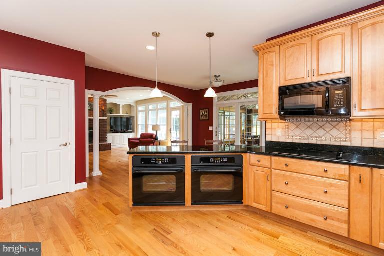 13763 Bottom Road Hydes, MD 21082 - Photo 11 of 30 Double oven, cooktop & built in microwave
