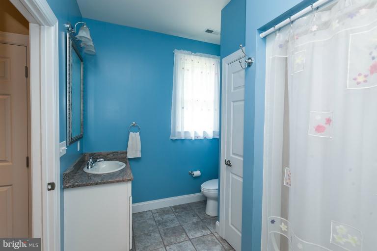 13763 Bottom Road Hydes, MD 21082 - Photo 20 of 30 Full Bath off In-law/Au Pair Suite w/granite tops