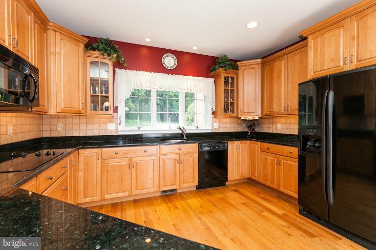 13763 Bottom Road Hydes, MD 21082 - Photo 5 of 30 Kitchen incl granite tops & under cabinet lighting