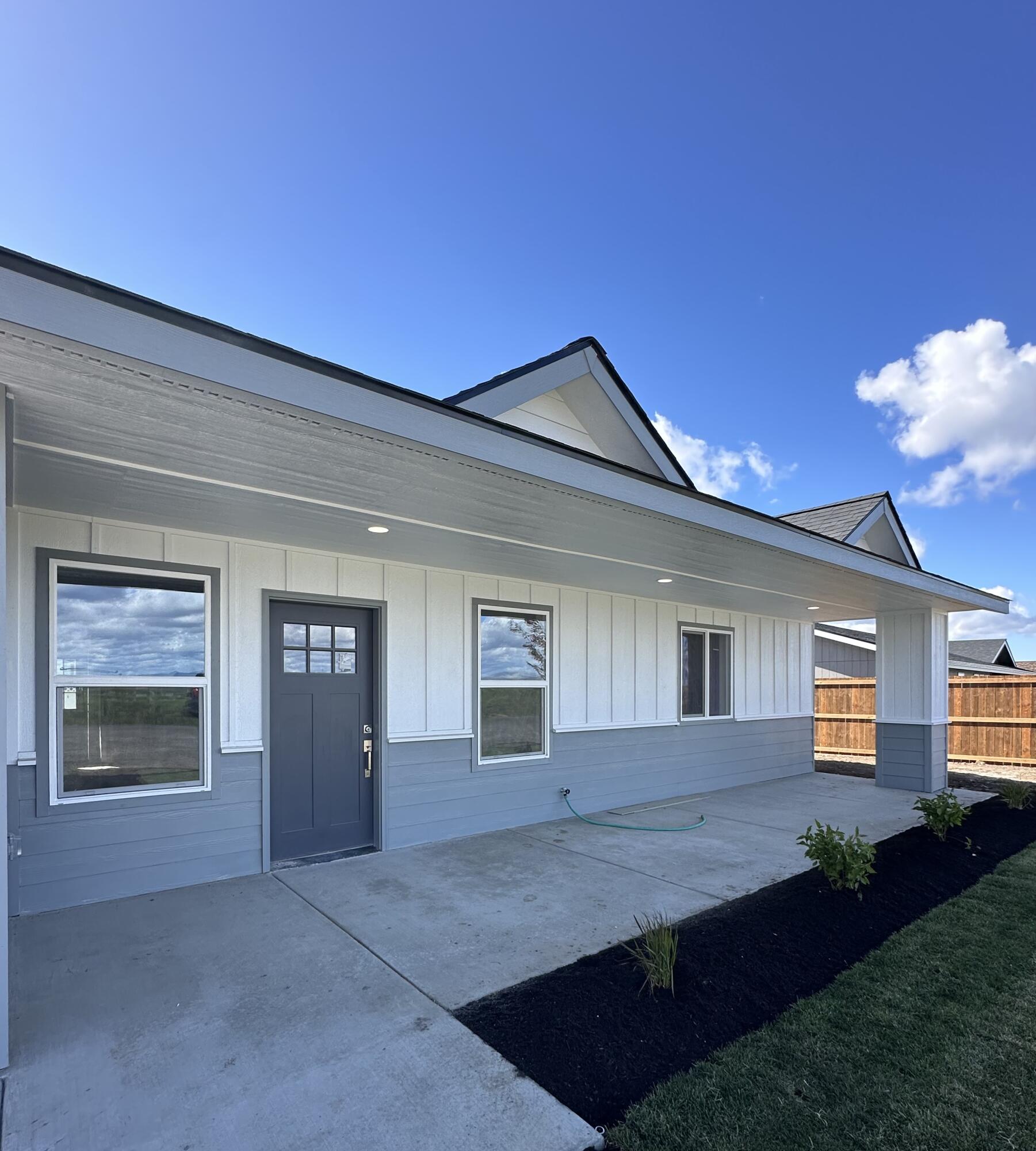 673 Scenic Loop Culver, OR 97734 - Photo 2 of 21 Covered patio