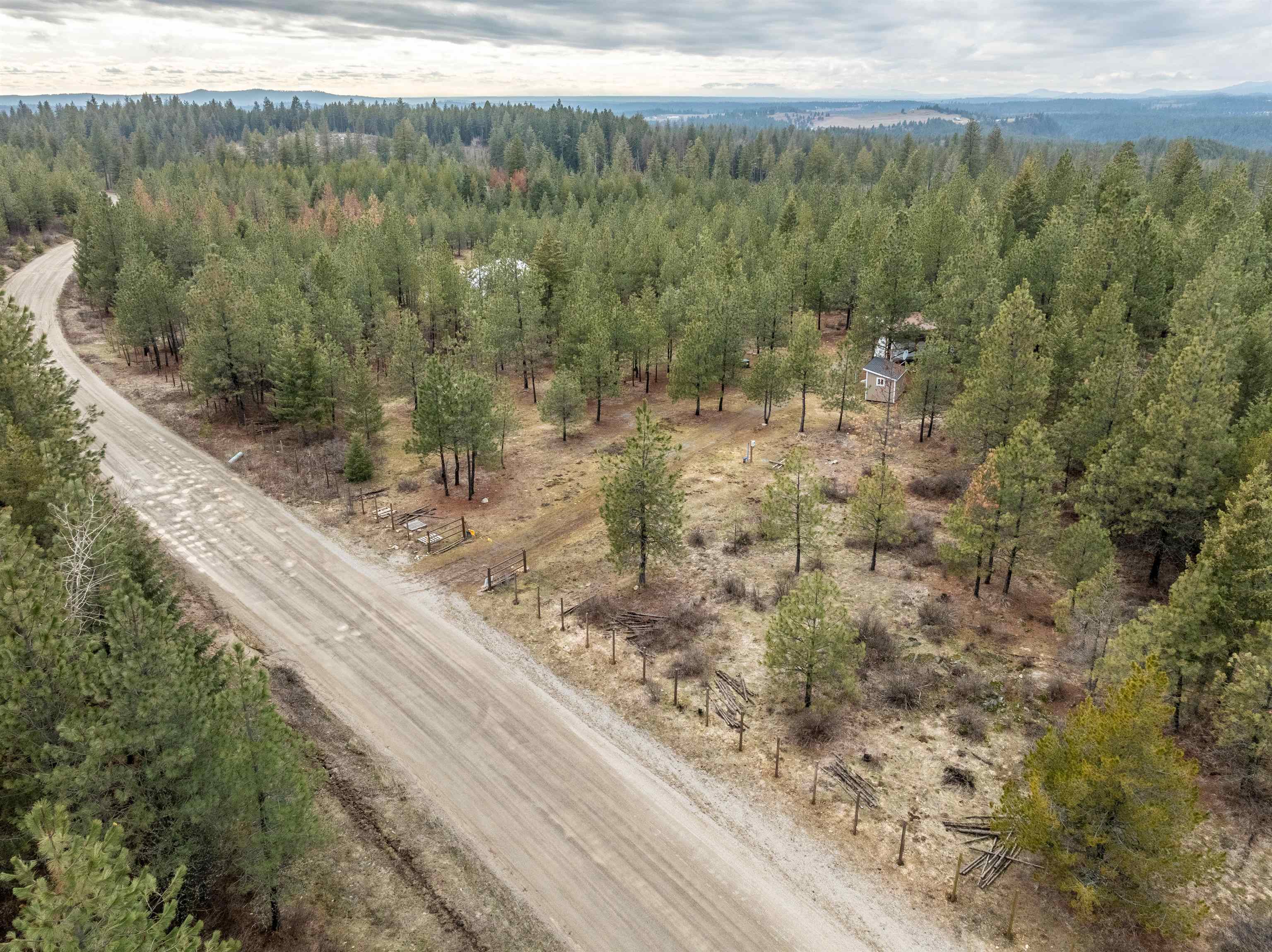 721 Thompson Road Elk, WA 99009 - Photo 2 of 15 Gallery Image 2