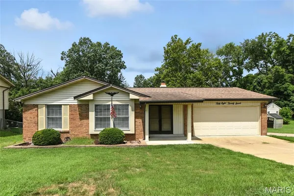 $305,000 | 5827 Bridleford Lane, St. Louis, MO 63129