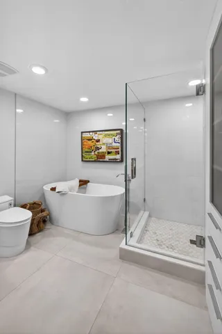 $1,250,000 | 5540 North Ocean Drive, Unit 14B, Singer Island, FL 33404