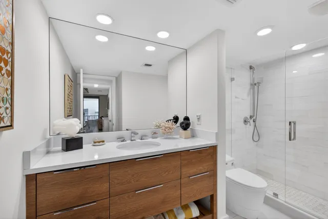 $1,250,000 | 5540 North Ocean Drive, Unit 14B, Singer Island, FL 33404