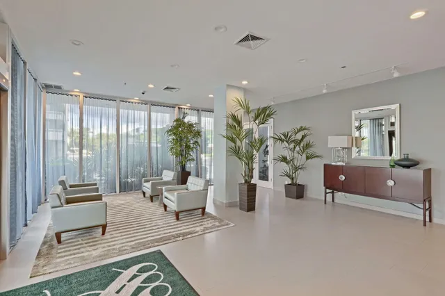 $1,250,000 | 5540 North Ocean Drive, Unit 14B, Singer Island, FL 33404