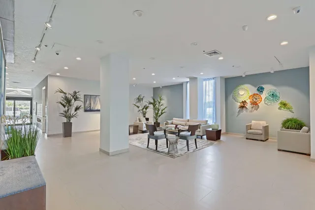 $1,250,000 | 5540 North Ocean Drive, Unit 14B, Singer Island, FL 33404