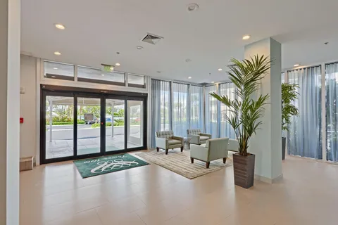 $1,250,000 | 5540 North Ocean Drive, Unit 14B, Singer Island, FL 33404