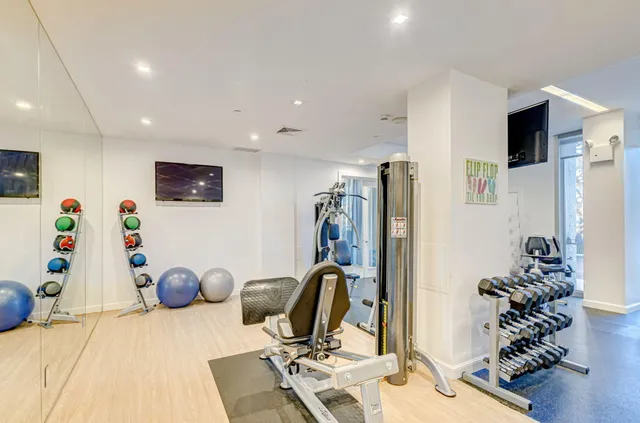 $1,250,000 | 5540 North Ocean Drive, Unit 14B, Singer Island, FL 33404