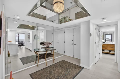 $1,250,000 | 5540 North Ocean Drive, Unit 14B, Singer Island, FL 33404