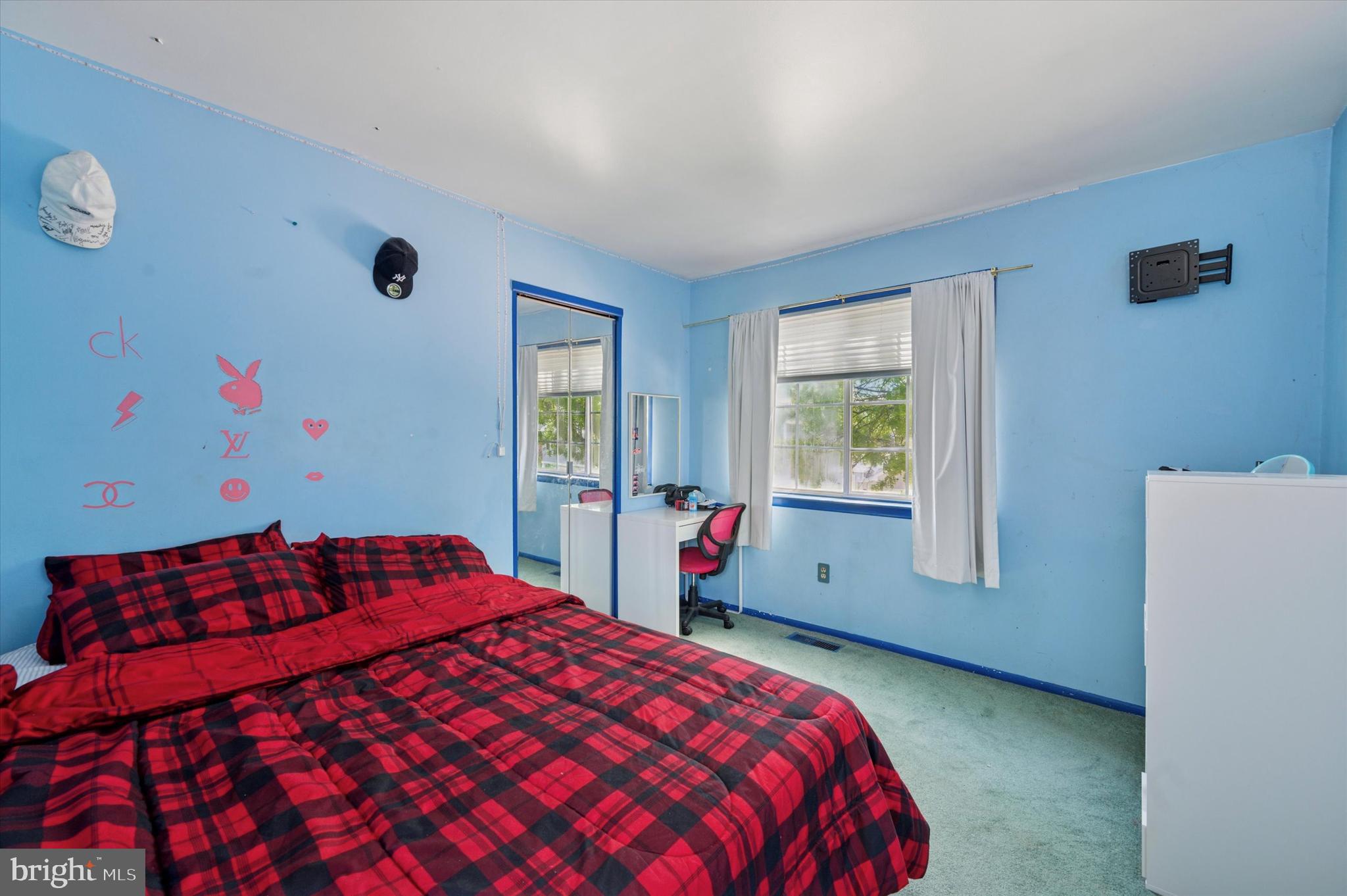 12818 Galdi Lane Philadelphia, PA 19154 - Photo 18 of 25 a bedroom with a bed and a window